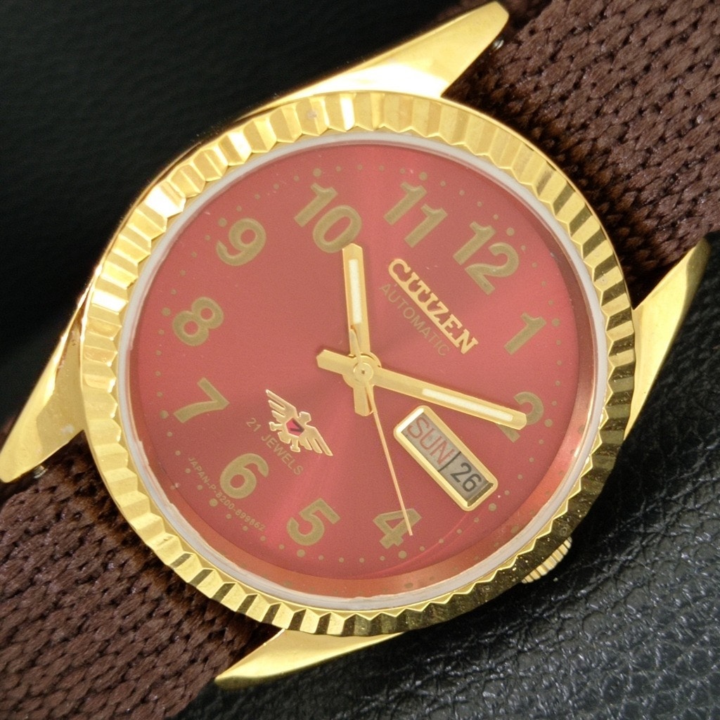Vintage 1978 Citizen Automatic Mens Gold Watch WDaydate  Red Accents